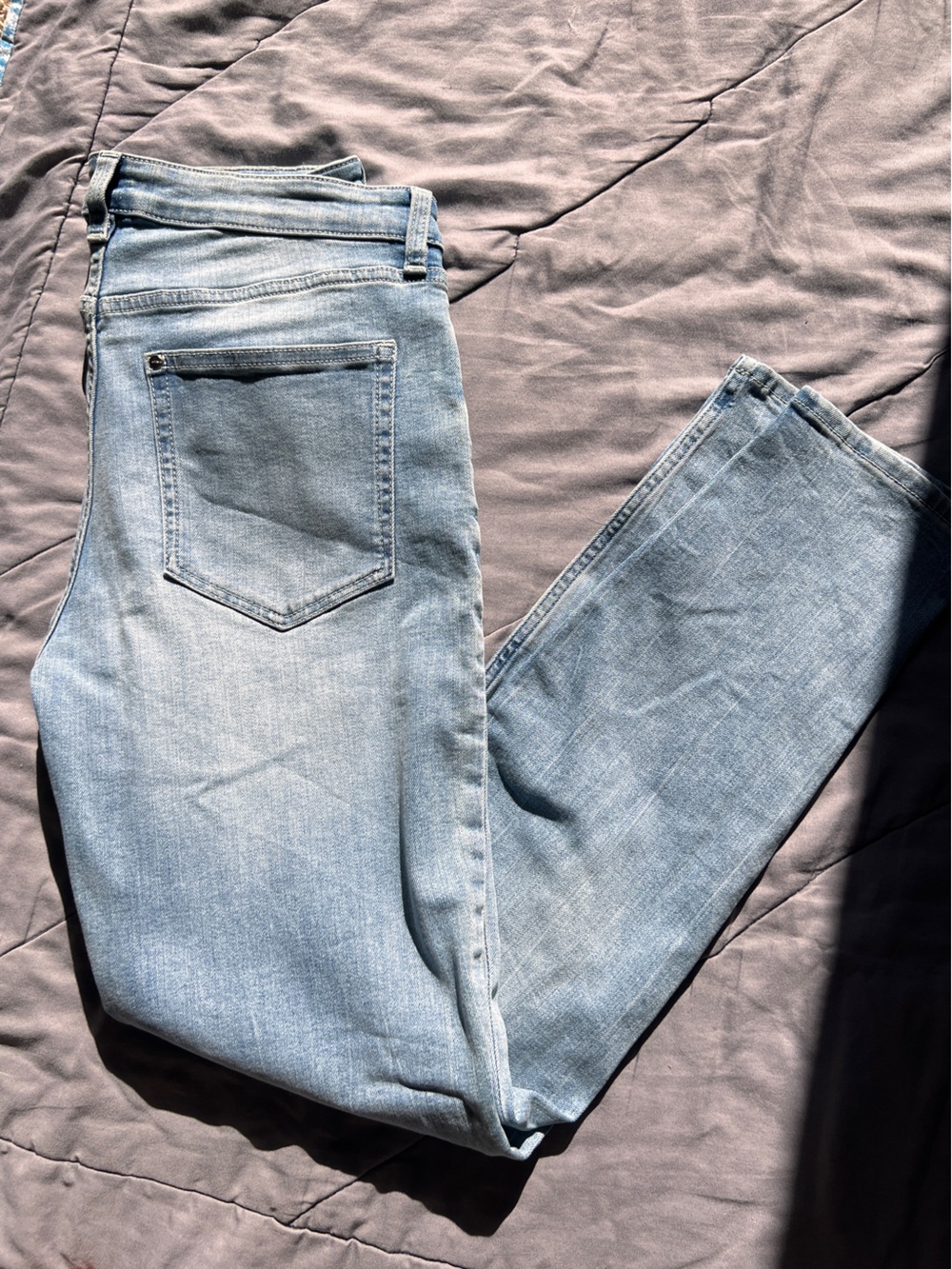 Light Wash Women’s H and M Jeans - Classic Slim Fit